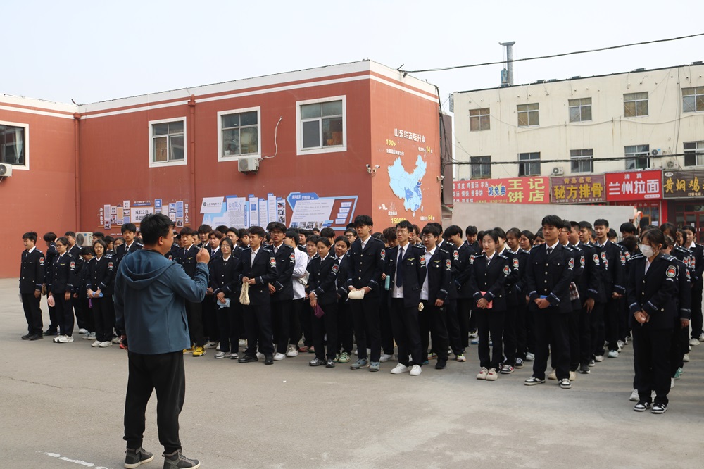 强化消防安全意识，提升应急响应能力——航空学院消防演练活动