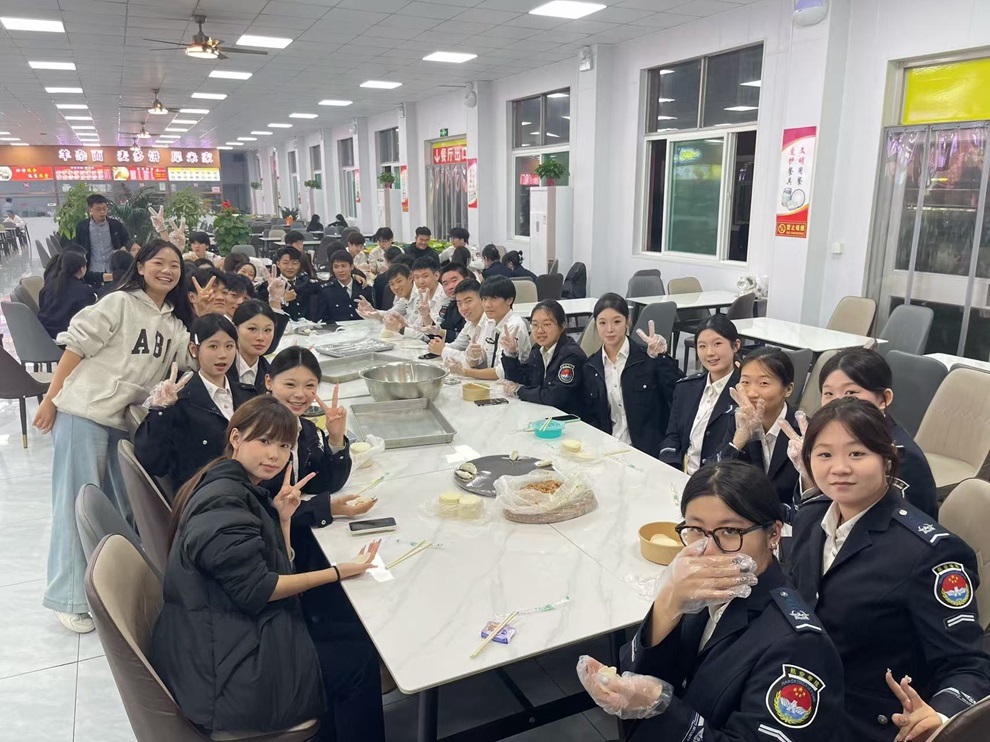 航空学院 | 师生共谱冬日诗 欢声笑语饺子情