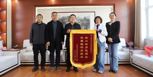 锦旗致谢展担当，校企携手启新程 | 百花公园与山东艺术设计职业学院航空学院深化 